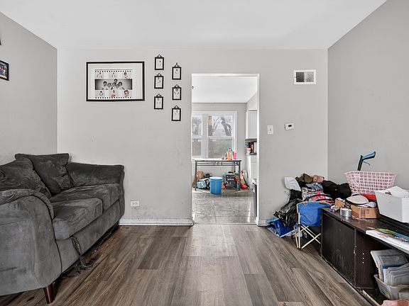 3rd image of 15036 Blackstone Ave