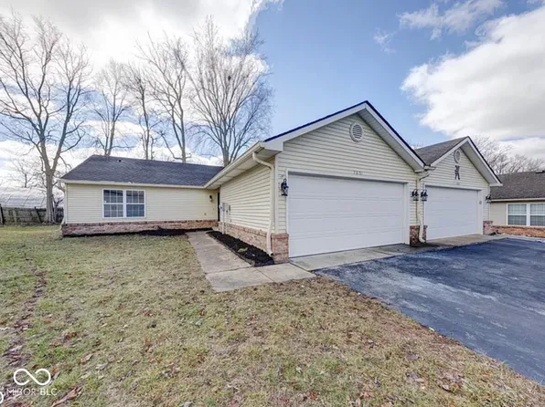7621 Orchard Village Dr, Indianapolis, IN 46217