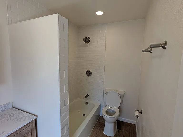 117 Comstock Dr — Photo 4