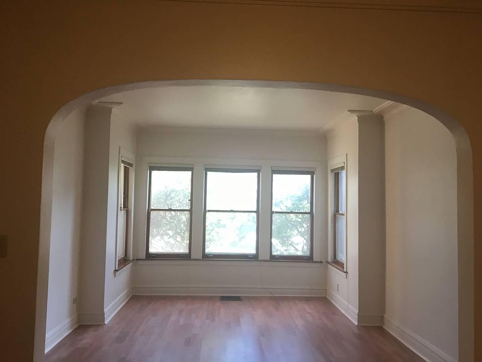 1st image of 5742 N Artesian Ave #1