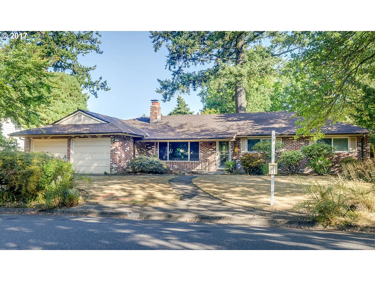 2335 SW Scenic Dr photo 1