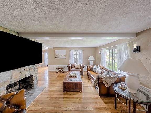 5th image of 55 Burrell St