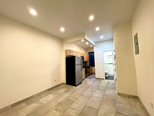 Rented by Astoria Realty | media 2