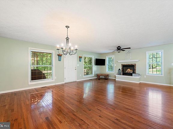 4th image of 18 Rocky Knob Ln