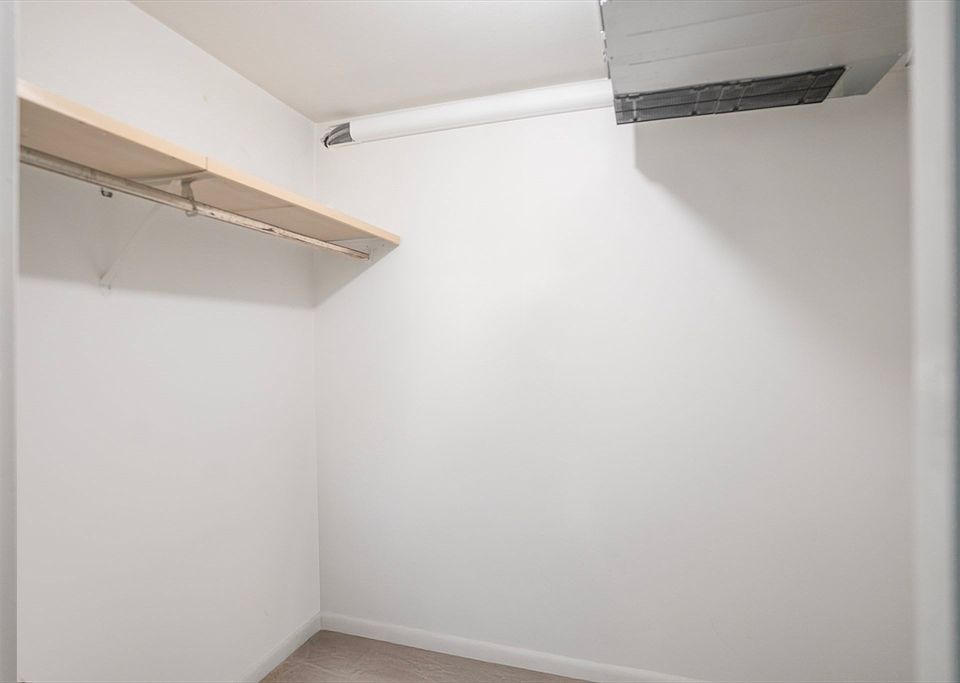 1st image of 71 Presidential Dr APT 1
