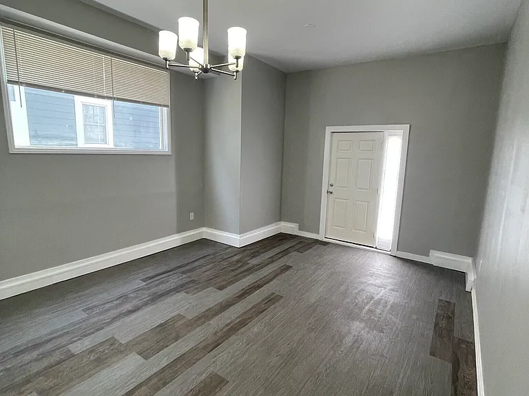 339 W 32nd St — Photo 26