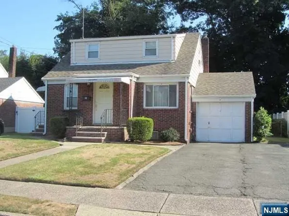 17 Madelyne Pl, Fair Lawn, NJ 07410