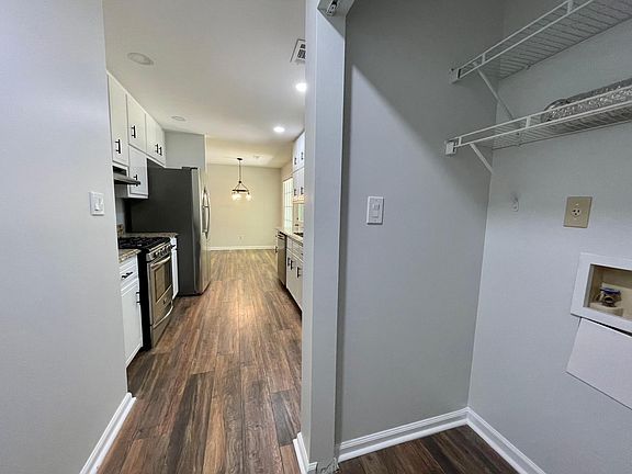 5th image of 833 Bedford Park