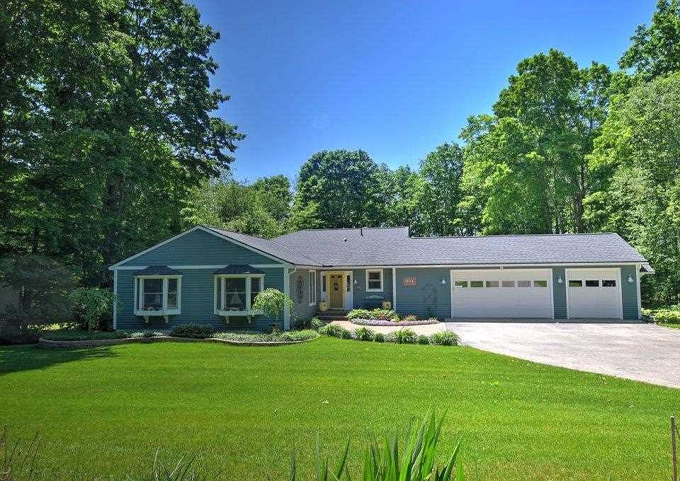 1st image of 894 Woodview Dr