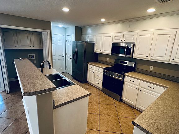 Kitchen & Laundry Room