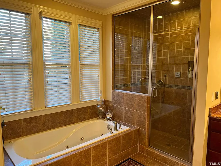 10216 San Remo Pl — Photo 16