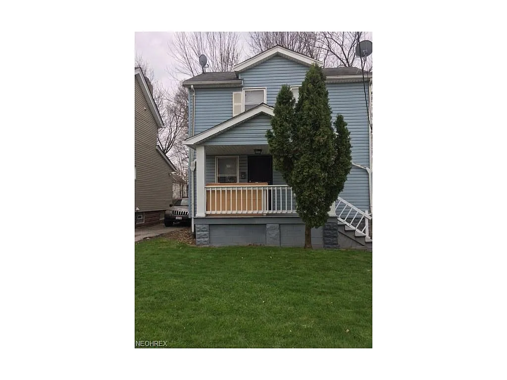 10702 Nelson Ave photo 1