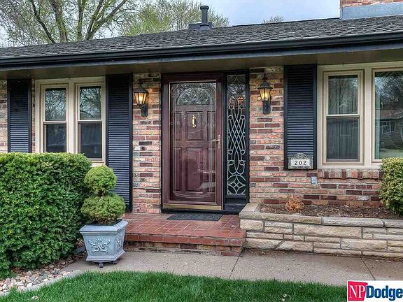 2nd image of 202 Kings Dr