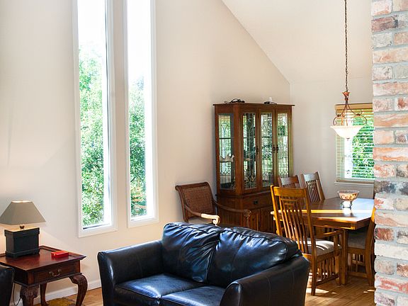 Living Room / Dining Room 