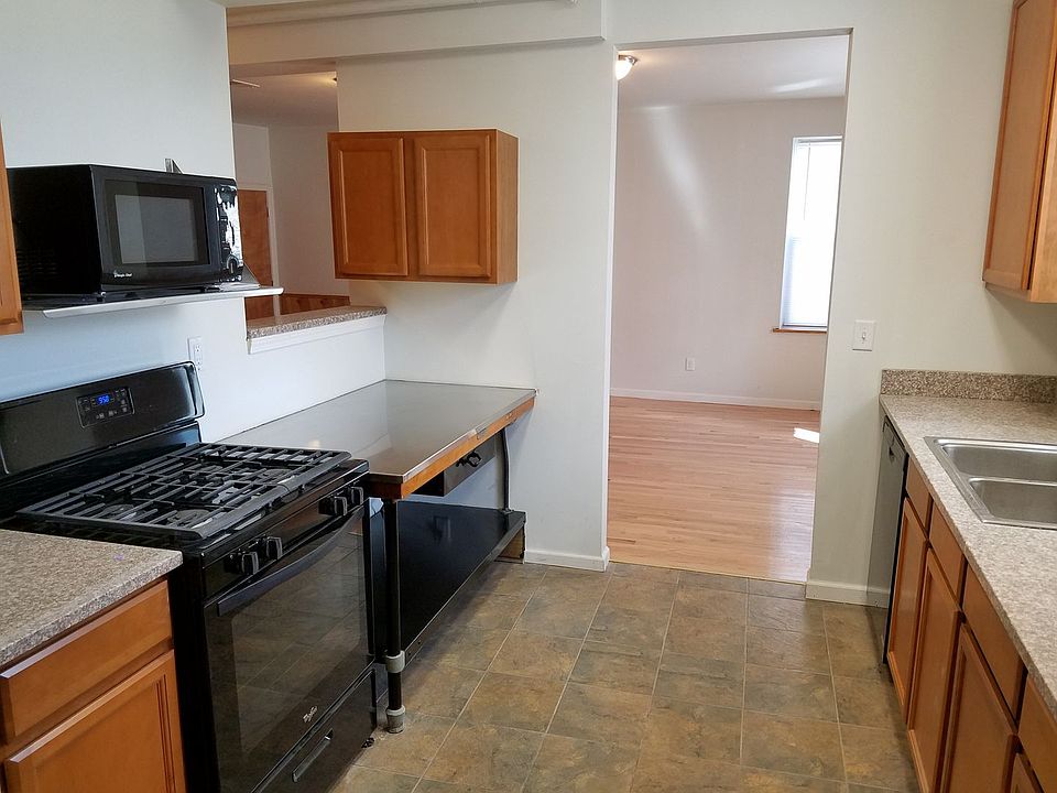 1st image of 304 N Craig St Floor 2
