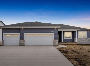 4413 Granite Ridge Rd, Cedar Falls, IA 50613