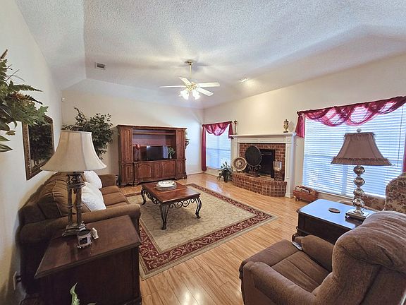 2nd image of 2517 Castleford Rd