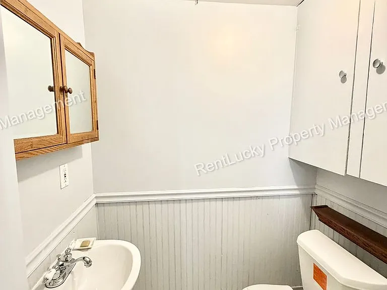 1612 Markham Ave NE — Photo 8