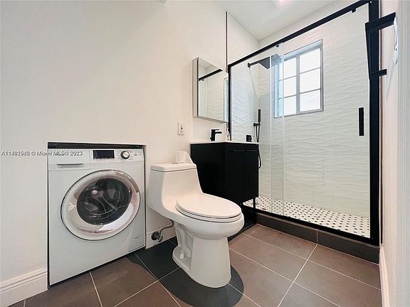4th image of 526 15th St APT 15