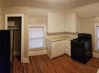 1023 W 3rd St, Waterloo, IA 50701