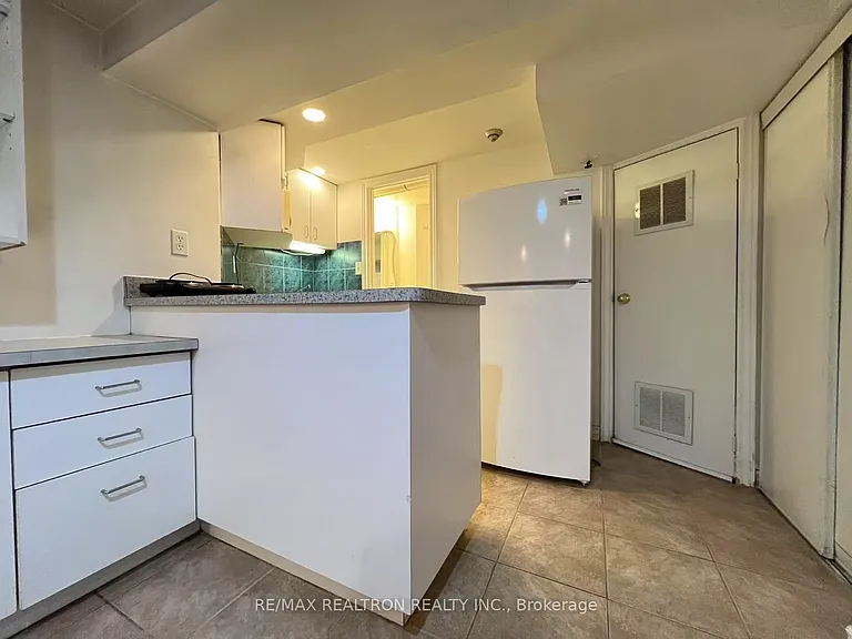 108 Admiral Rd #6 — Photo 6