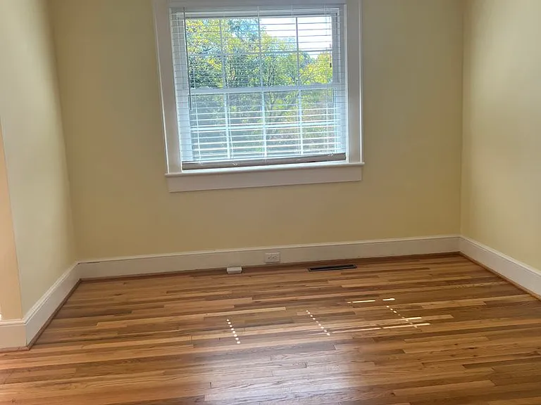 407 Janie St — Photo 11