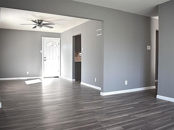 3rd image of 609 Kingston Dr