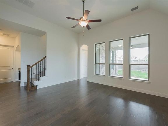 4th image of 845 Sandbox Dr