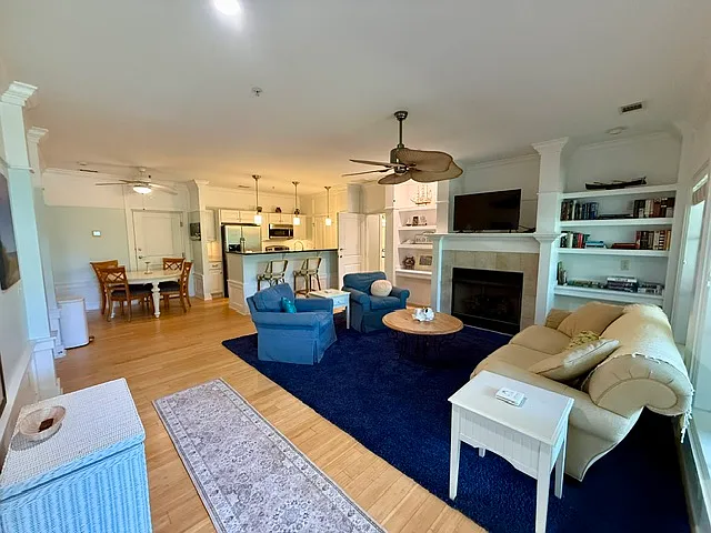 2 bed, 1400 sqft, $4,200 — Photo 3