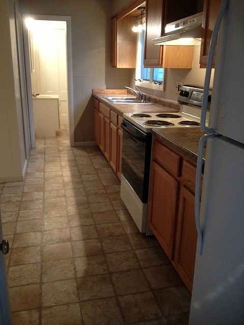 2nd image of 106 Silver St APT 1