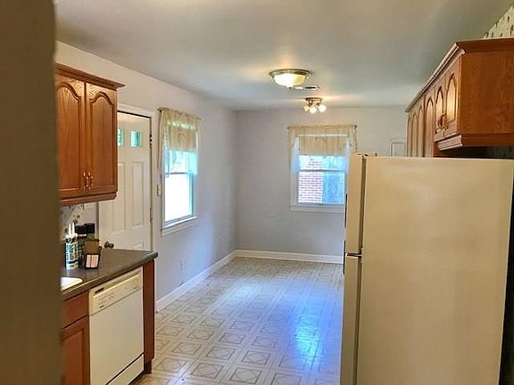 3rd image of 122 Mimosa Dr