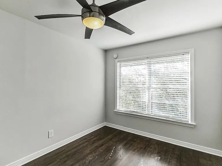 6202 Gaston Ave — Photo 16
