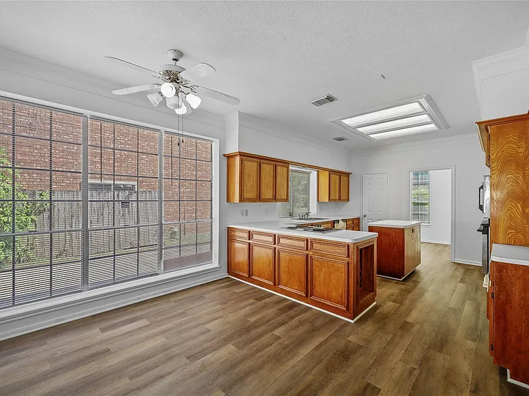 5803 Ancient Oaks Dr — Photo 13