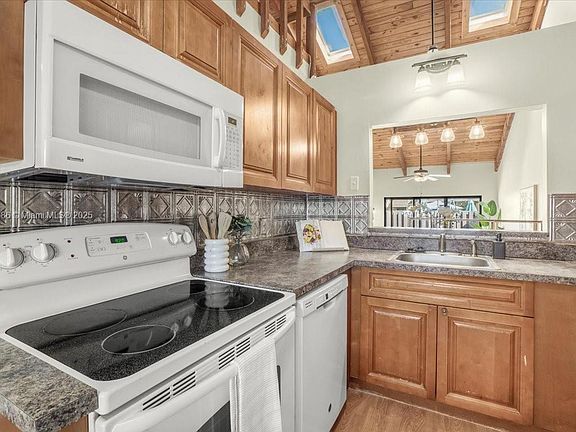 5th image of 8035 SW 22nd Ct #8035
