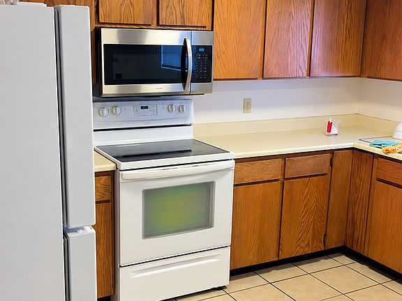 2nd image of 410 N 200 W