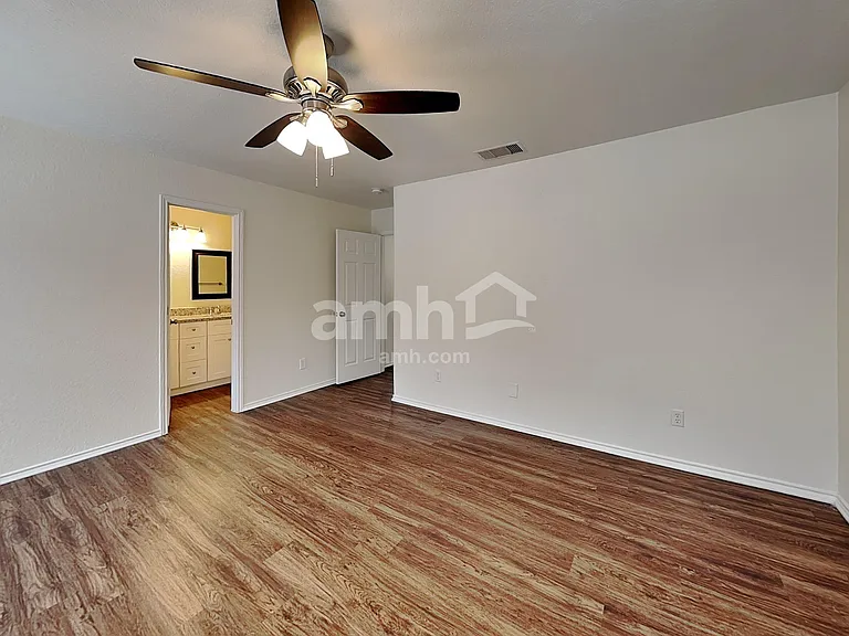 9210 Laguna Fls — Photo 11