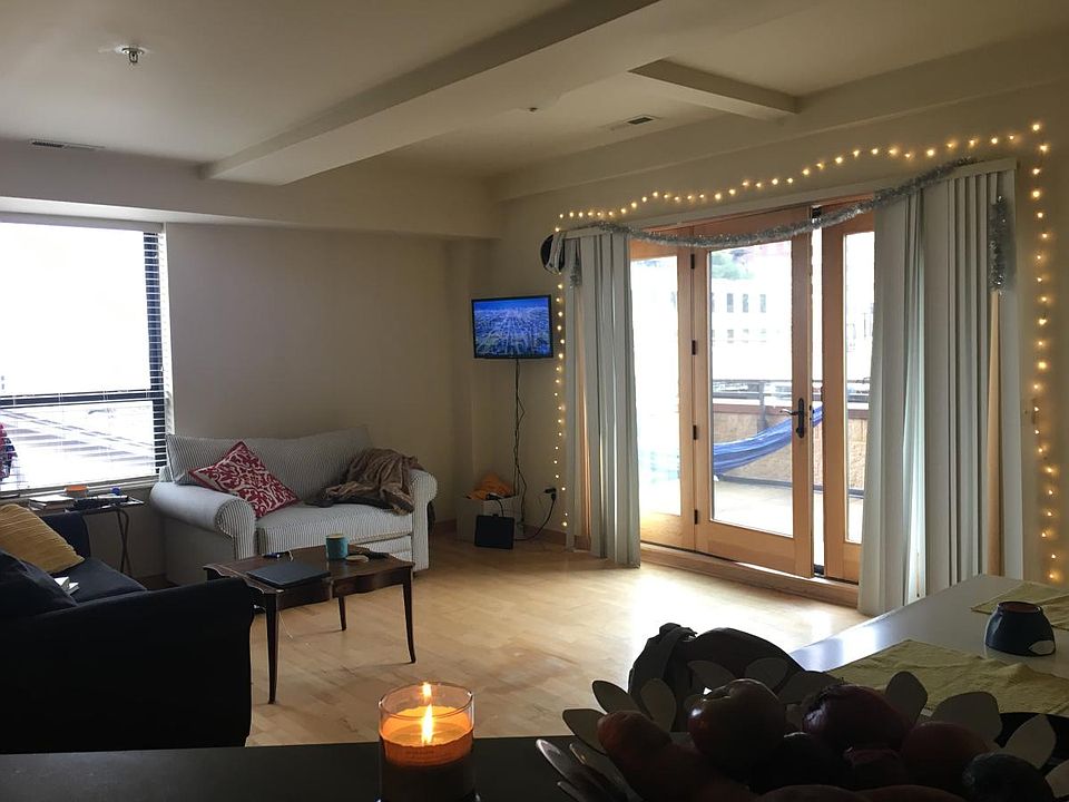 Open concept living/dining room