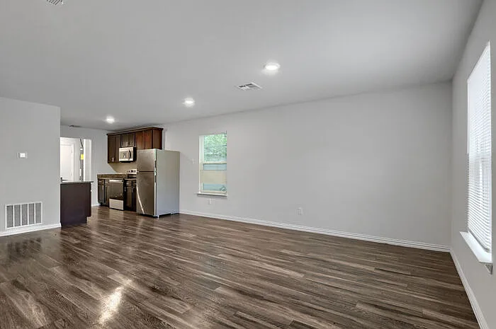 503 Henderson St — Photo 4