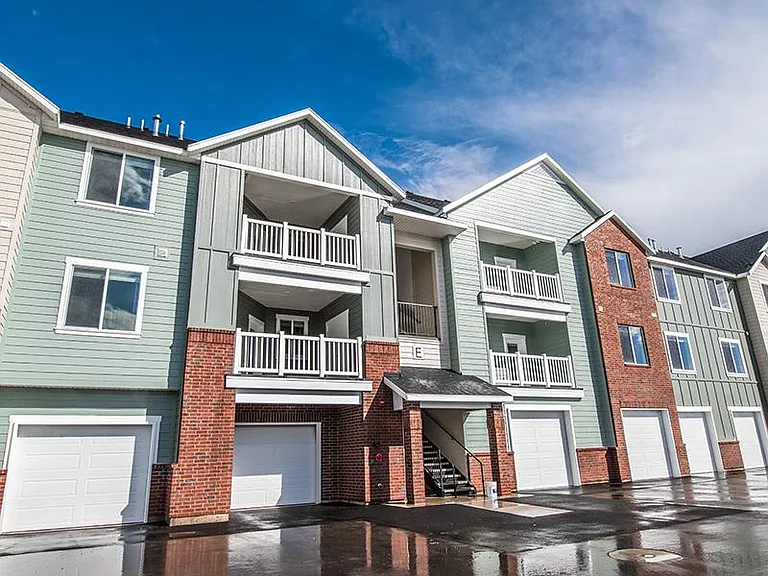 TRAIL HOLLOW APARTMENTS — Photo 40