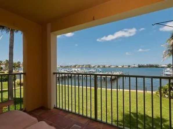 167 Yacht Club Way APT 208, Hypoluxo, FL 33462