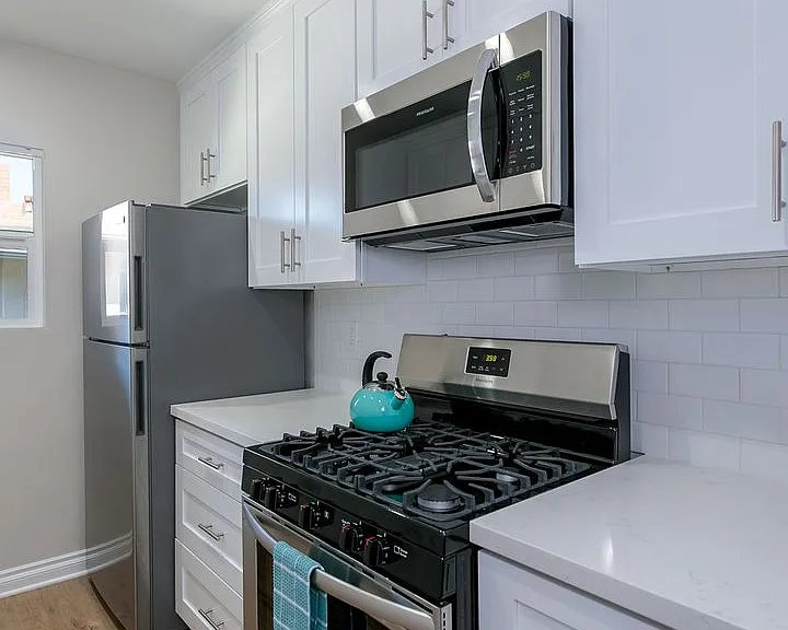 1001-1005 W Huntington Dr — Photo 23