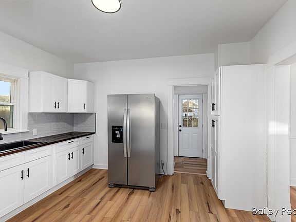 5th image of 912 Hancock St SE