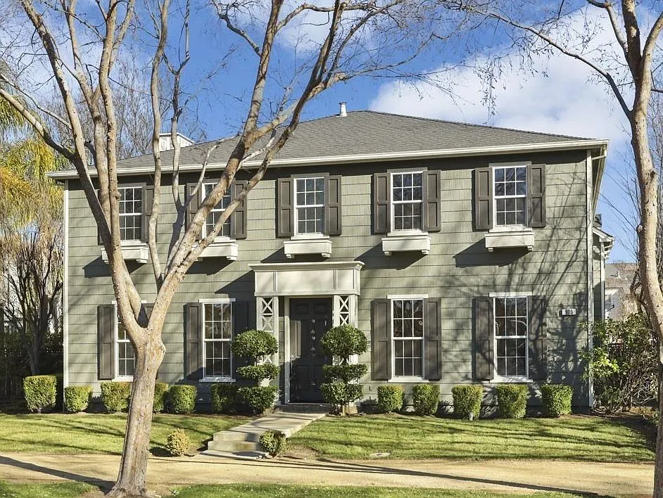 900 Belmont Ln photo 1