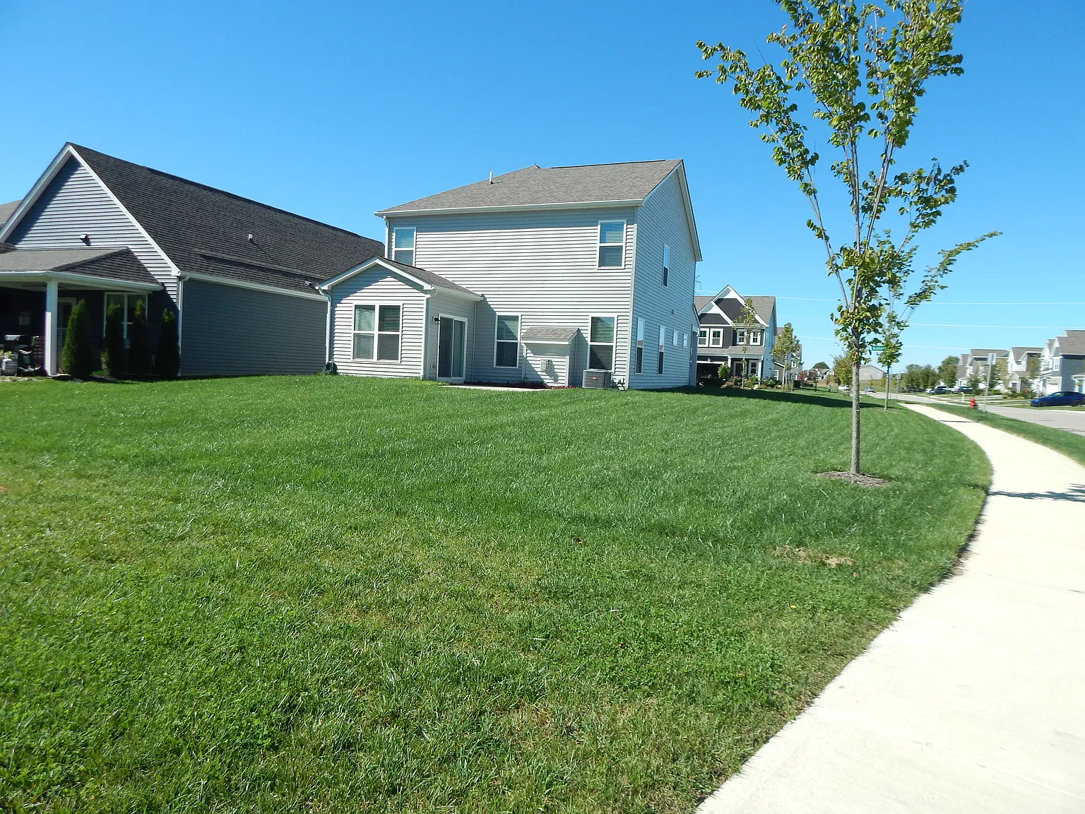3 bed, 3.5 bath, 2259 sqft, $2,985 — Photo 2
