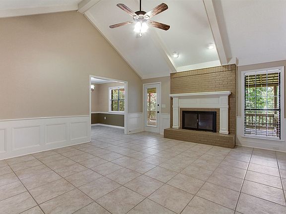 4th image of 571 Bradford Dr