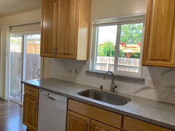 3rd image of 162 Warren Dr #3