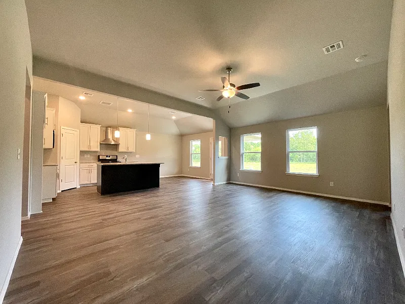 Beautiful new build on greenbelt — Photo 4