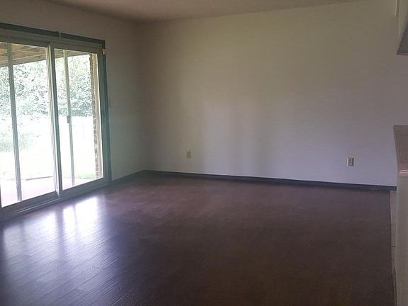 4th image of 3709 Veterans Ln