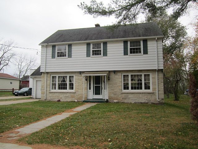 1st image of 109 E Broadway