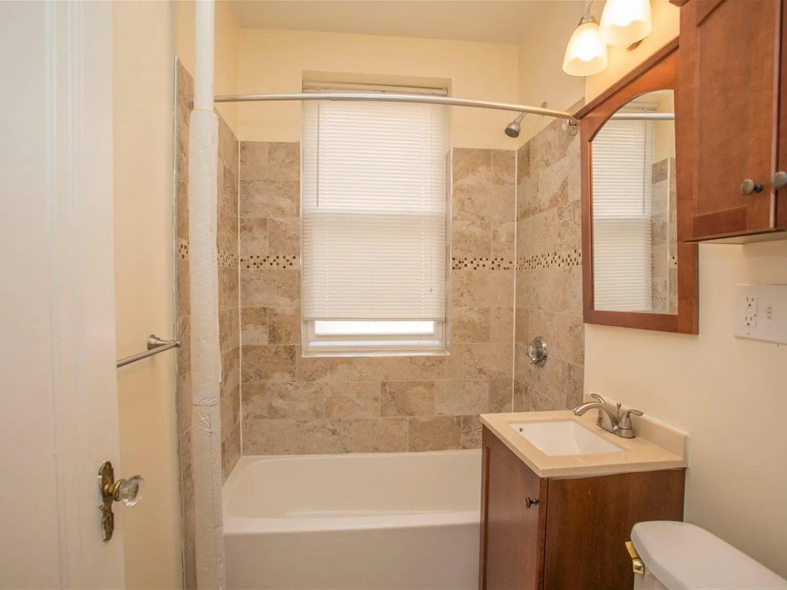 Studio, 400 sqft, $2,300 — Photo 3